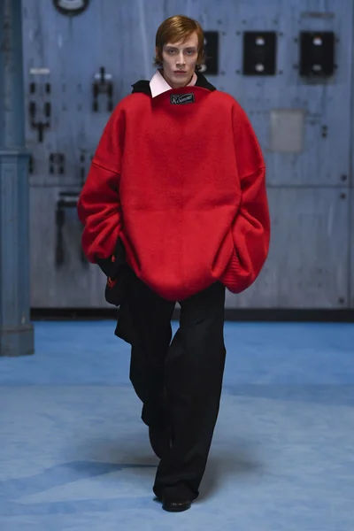 Look 32